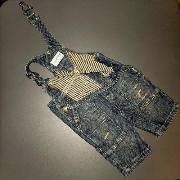 NWOT (0-3 mos) GAP Distressed Overalls - Picture 11 of 13